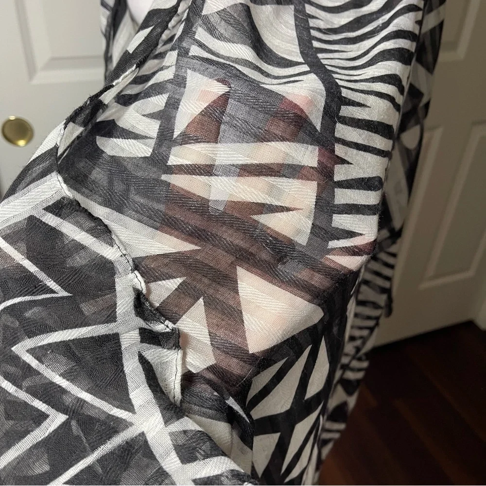Black and White Abstract Print Semi-Sheer Scarf Shawl Wrap Coverup Sarong Hijab